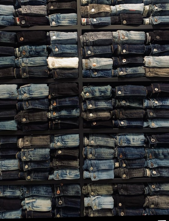 manifest fashion store